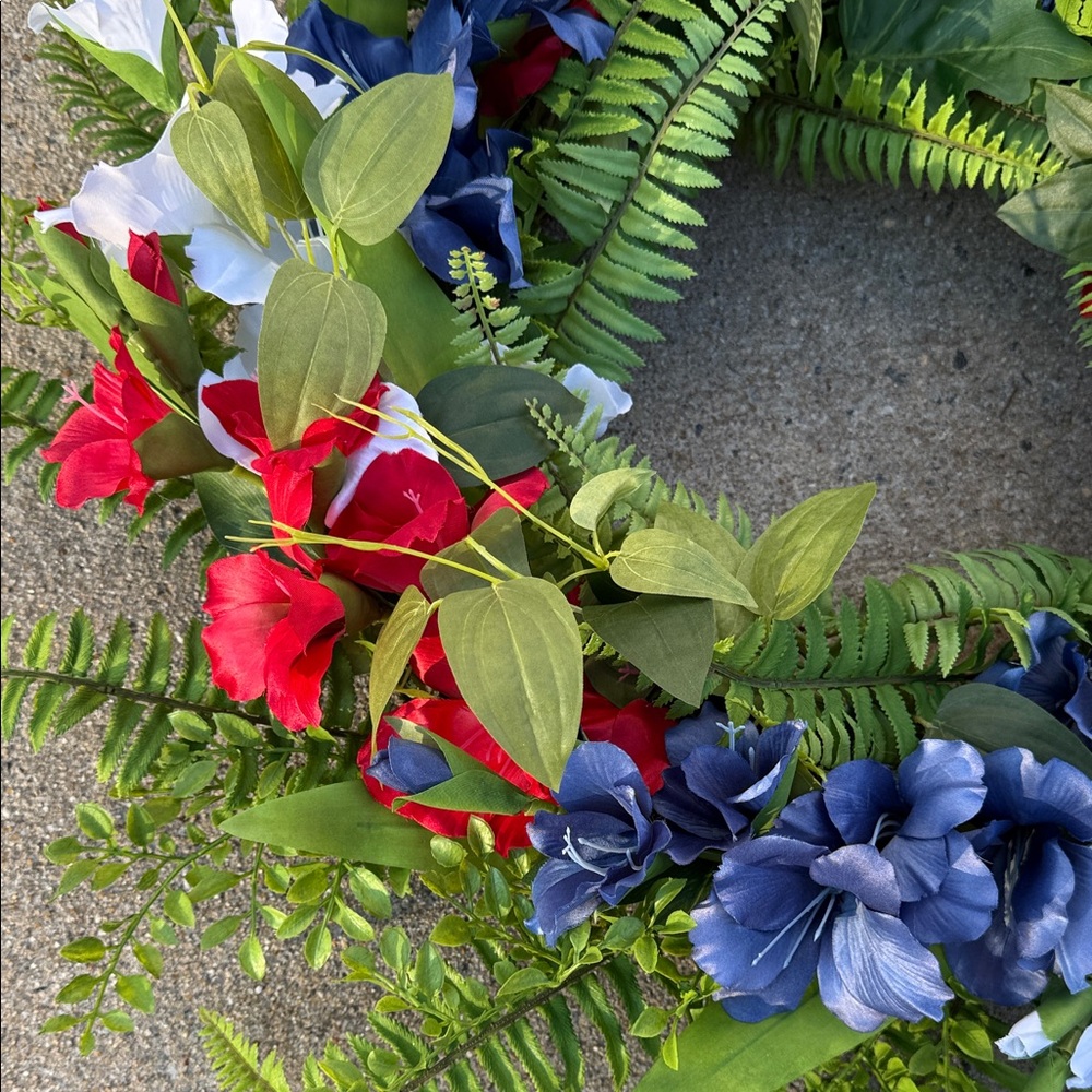Frontgate Red, White & Blue Wreath - NWOT - Picture 3 of 16